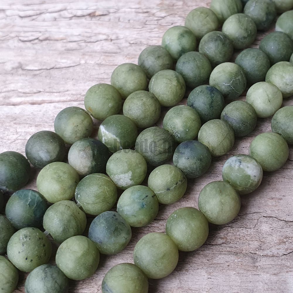 Jadeit Taiwan gyöngyök 6 mm matt zsinór