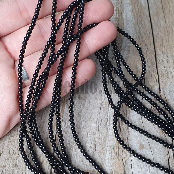 koralky-z-mineralu-onyx-3mm-nebrusene-hladke-leskle-cierne-mini-goralky-