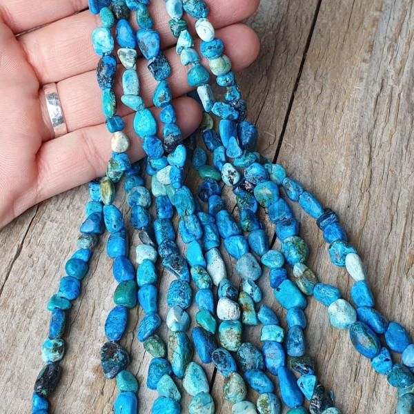 koralky-chryzokol-nugetky-6x8mm-mensie-leskle-nepravidelne-mix-hnedych-tyrkysovych-s-kresb