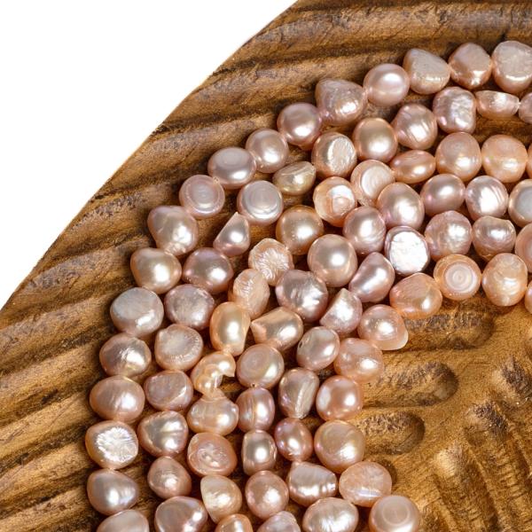 Folyami gy�ngy gy�ngyszemek 7 mm p�nz�rme alak�ak, r�zsasz�n-lazac sz�n�ek, sz�lon.