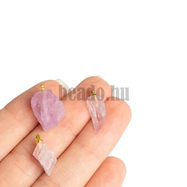 2336-Kunzit-surovy-miniprivesok-so-zlatym-ockom-z-nerezovej-ocele-2