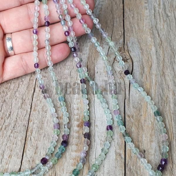 koralky-z-mineralu-fluorit-4mm-bruseny-sudok-fazetovany-leskle-farebne-zelene-fialove-men