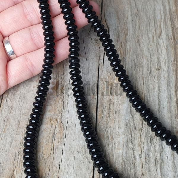 koralky-z-mineralu-onyx-rondelky-5x8mm-tucne-hrube-oble-leskle-cierne-pravidelne-goralky-