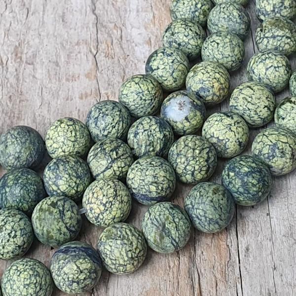 Szerpentin gyngyk 8 mm matt zsinr