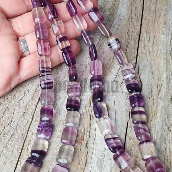 koralky-z-prirodneho-mineralu-fluorit-obdlzniky-ploche-hladke-farebne-leskle-fialove-goral