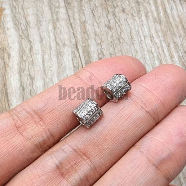 Blokk kzdarab 6x6 mm ezst fehr cirkonnal