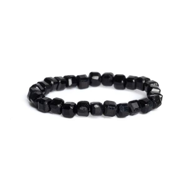 Gy�r� fekete turmalinb�l 2-3 mm minikock�k