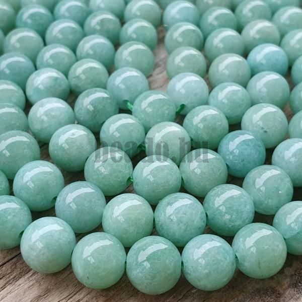 Jadeit gyöngyök 8 mm halványzöld zsinór