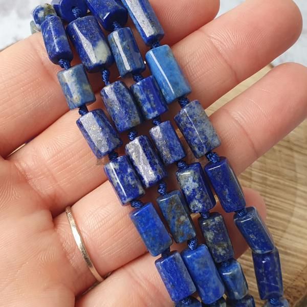 koralky-z-mineralu-lapis-lazuli-modre-valceky-leskle-zlatomodre-hladke-sekane-nepravidelne