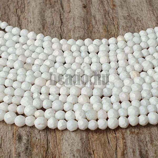 Gyöngyház fehér matt gyöngyök 1,8 - 2,5 mm csiszolt zsinór