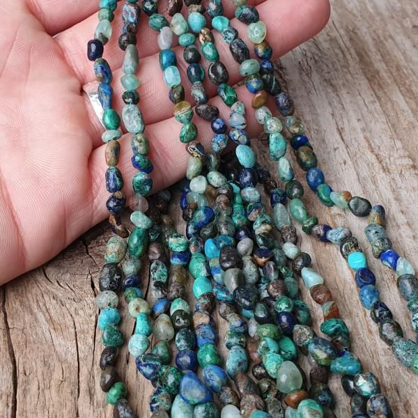 koralky-chryzokol-nugetky-6x8mm-mensie-leskle-nepravidelne-mix-hnedych-tyrkysovych-s-kresb