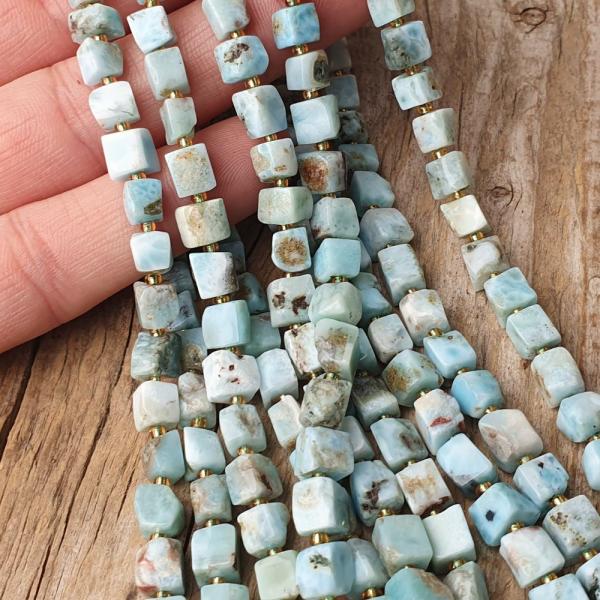 Larimar kevert sz�nek gy�ngy�k 6-7 mm kock�k f�lhossz� zsin�r