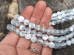 mesacny_kamen_koralky_synteticke_8mm_sede